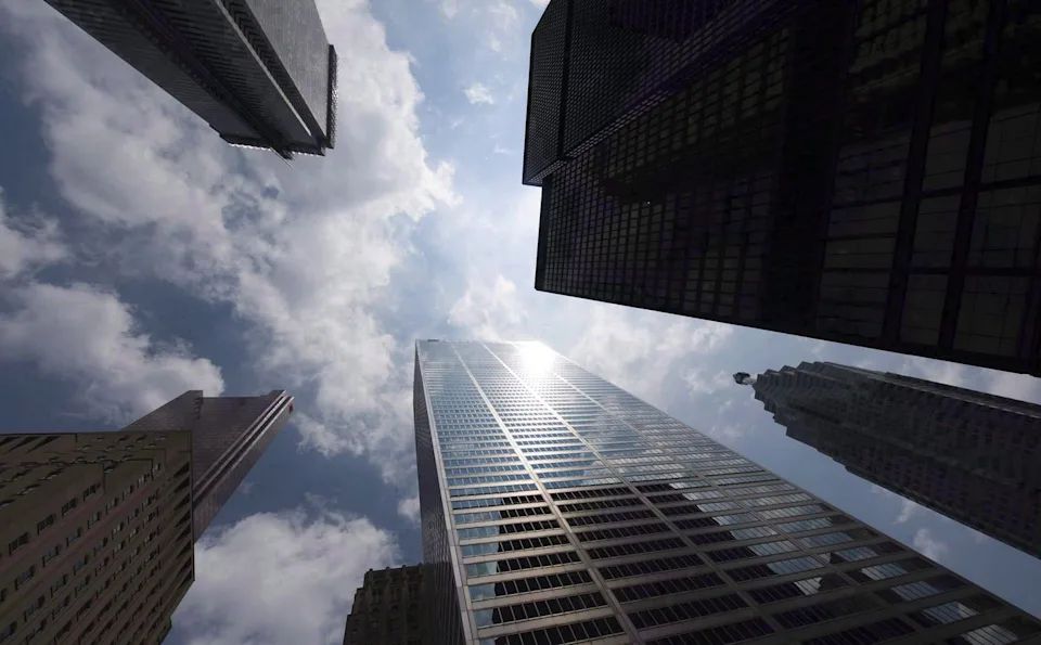Customer satisfaction with Canadian banks rises slightly as competition from fintechs grows