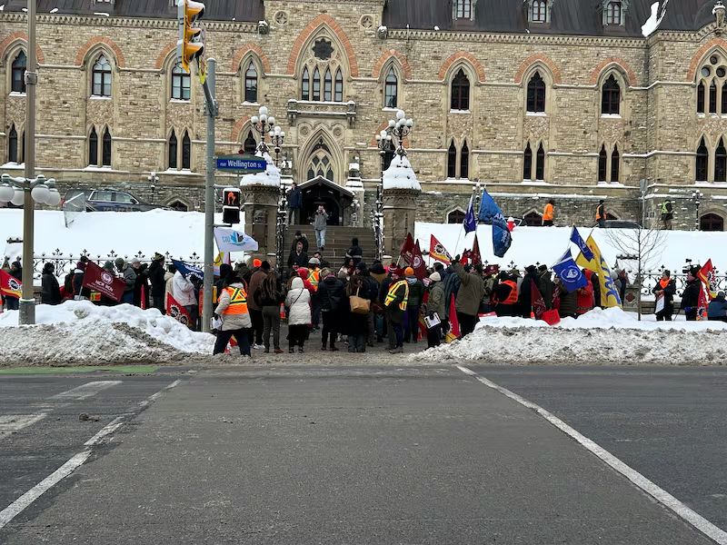 Federal public service union to hold strike votes for 120,000 workers