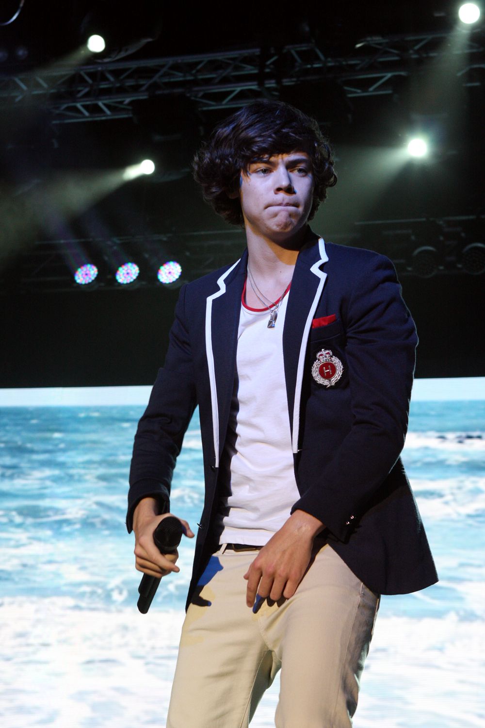 Harry Styles fans chant 5 Seconds of Summer lyrics at Madison Square Garden shows