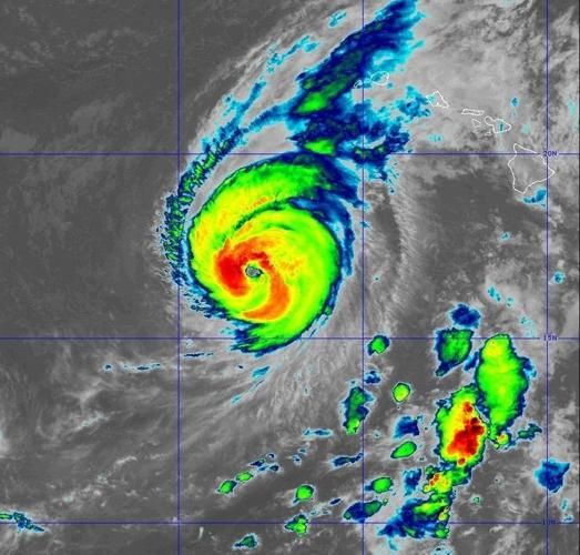 Hurricane Lowell Threatens Hawaii With Heavy Rains, School Closures and Dangerous Conditions