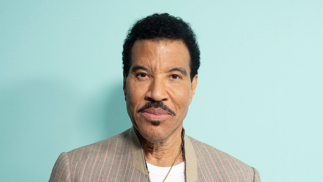Lionel Richie hospitalized for tests after concert in St. Louis, second health scare in months