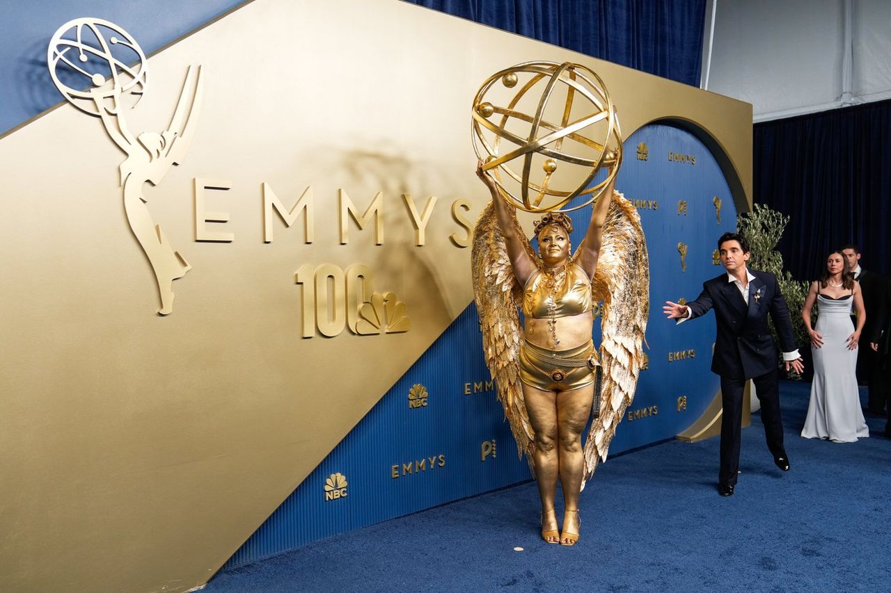 Mariska Hargitay Shines as First Female Emmy Host in 15 Years, Jean Smart Makes History