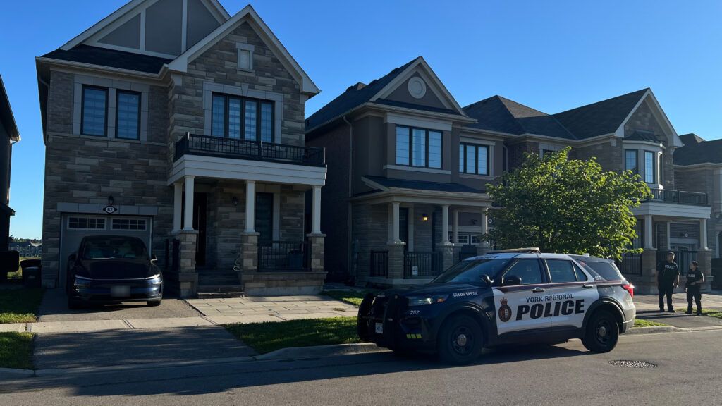 One injured in Richmond Hill home invasion shooting, suspects flee in vehicle