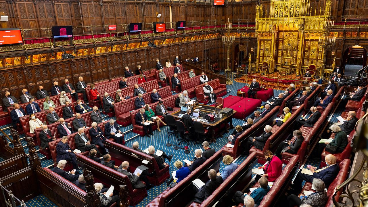 UK House of Lords Committee Calls for Near-Total Ban on Gambling Advertising, Citing Public Health Crisis