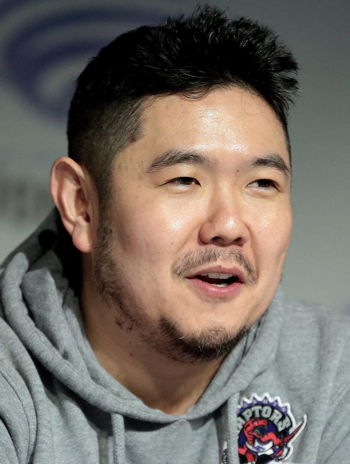 Eric Bauza speaking at the 2018 WonderCon in Anaheim, California.