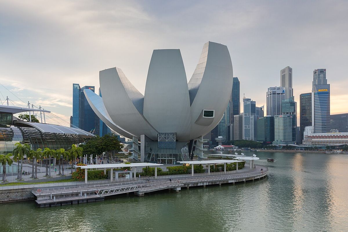 ArtScience Museum, Marina Bay Sands, in the late afternoon, in front of the skyline of the Central Business District, Singapore. Architect :