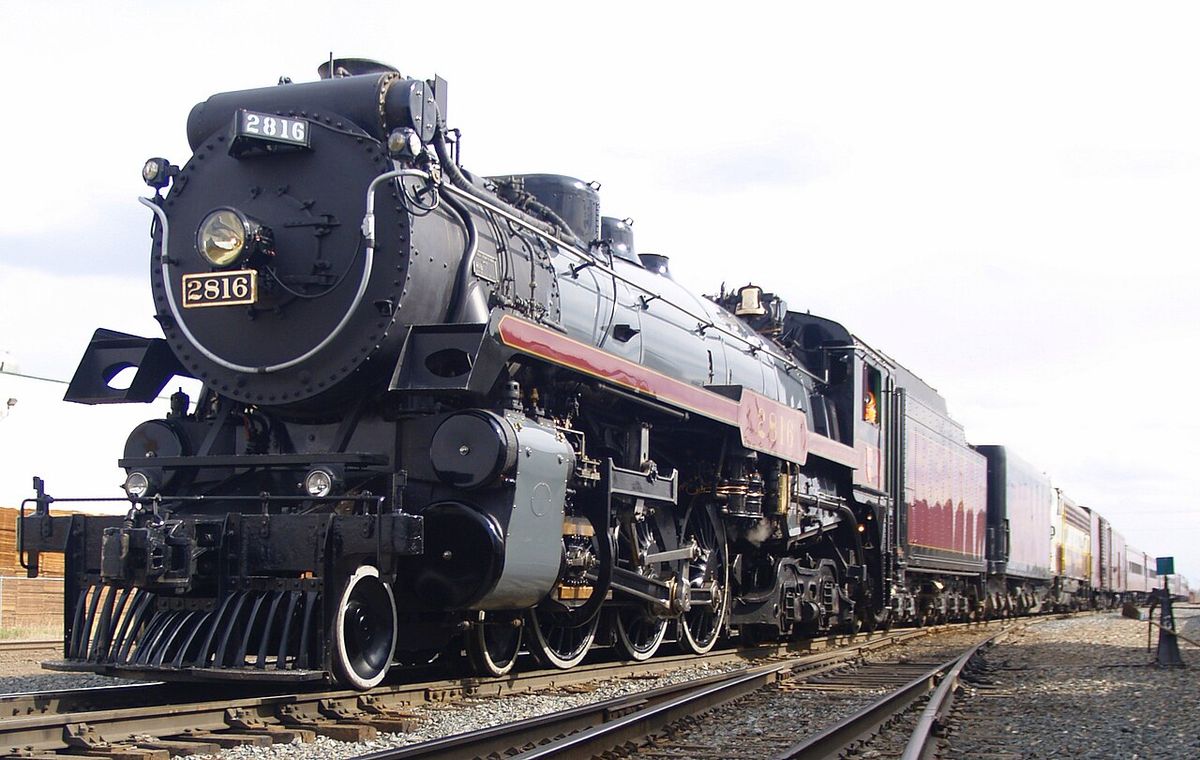 CPR No. 2816 Empress leading an excursion on May 10, 2008