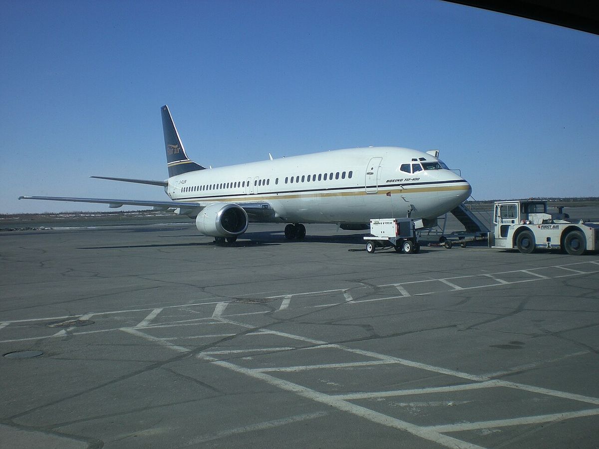A Flair Airlines B737