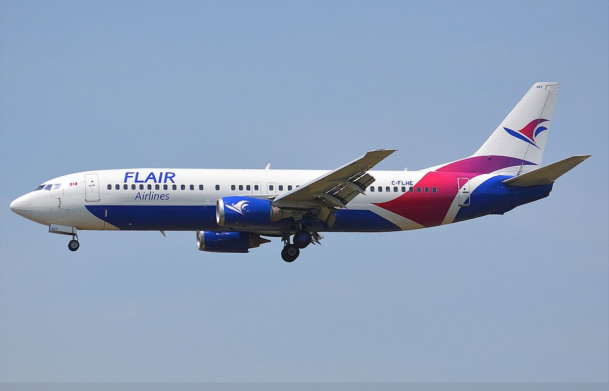 Flair Airlines Boeing 737-400 C-FLHE landing on runway 18, Winnipeg James Armstrong Richardson International Airport, July 7, 2019.