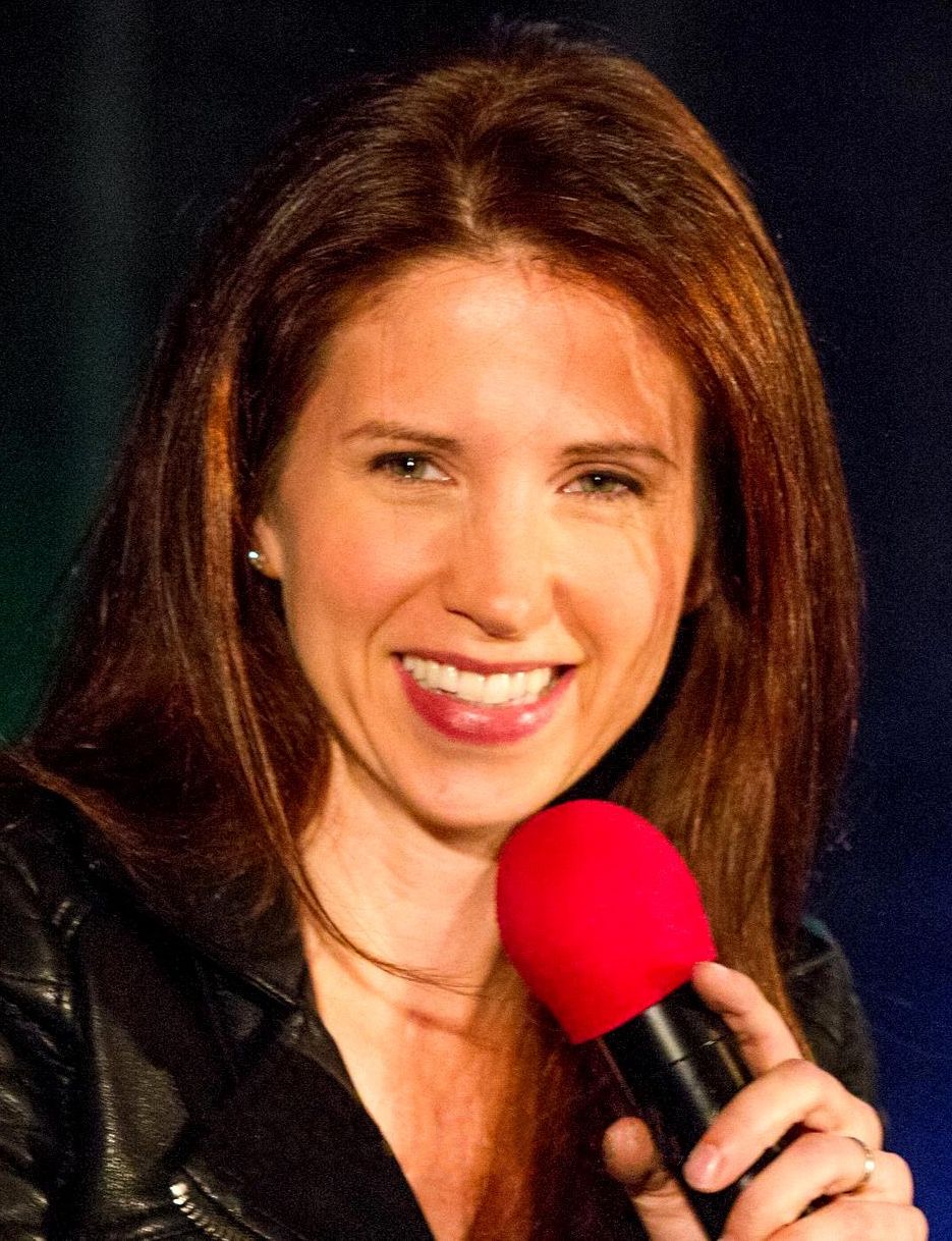 Canadian actress Emily Perkins at Supernatural Vancouver Con 2013. Taken with the Sony NEX 5N with either the 18-55 mm lens or the e 55-210