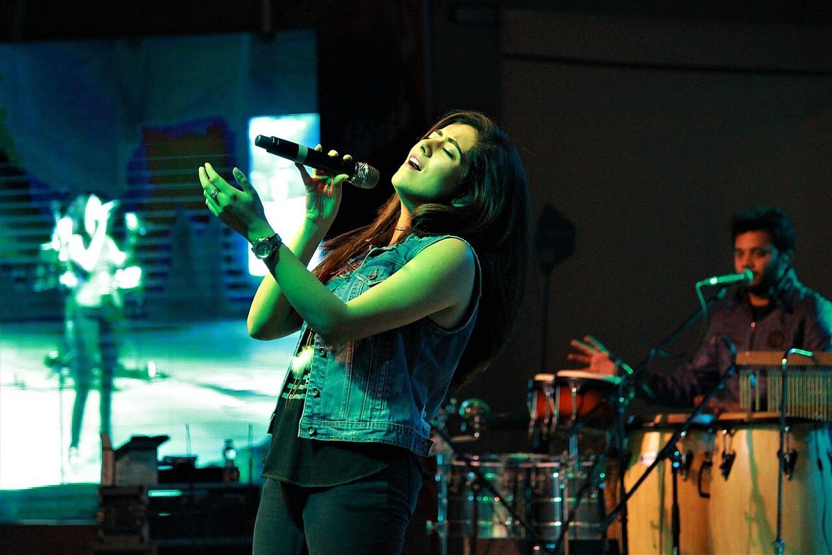 Jonita Gandhi was the headliner at Aurora 2018 held at IIIT Gwalior from 23 to 25 February 2018. This performance was held in the institute'