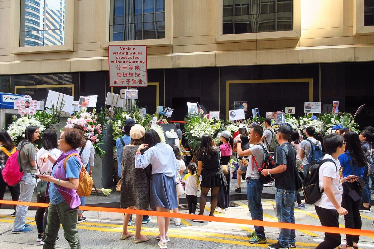 HK 中環 Central zh:雪廠街 Ice House Street zh:張國榮 memorial party in April 2018